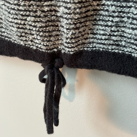 Ann Taylor LOFT blue and white knit sweater size S with bottom tie - Picture 5 of 8